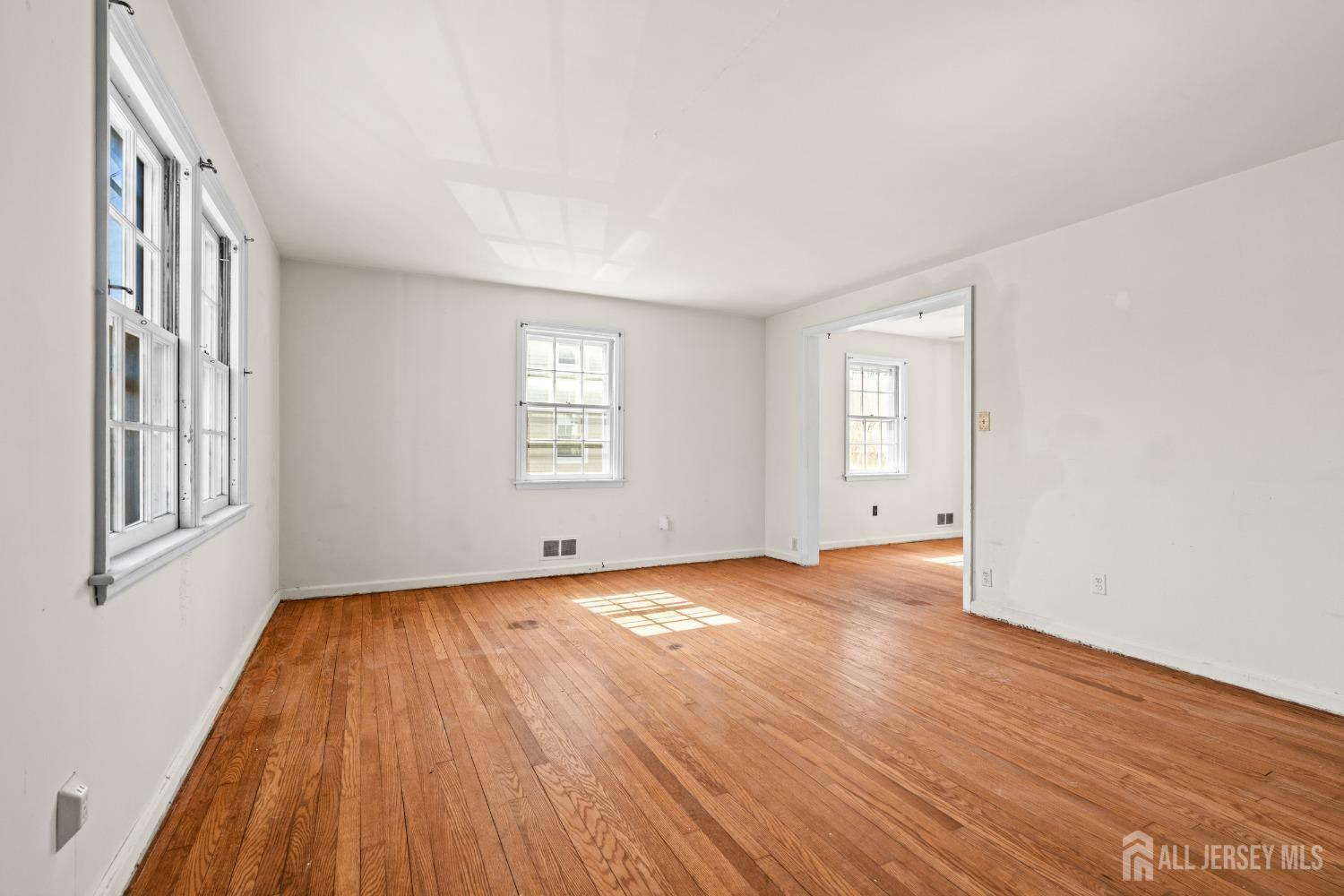 Property Photo:  29 Sidney Place  NJ 08840 