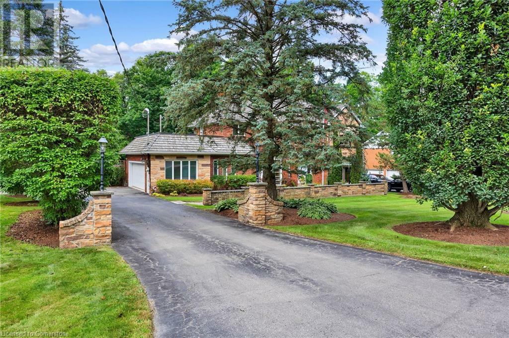 Property Photo: 32 Maple Hill Drive ON N2M 2R8