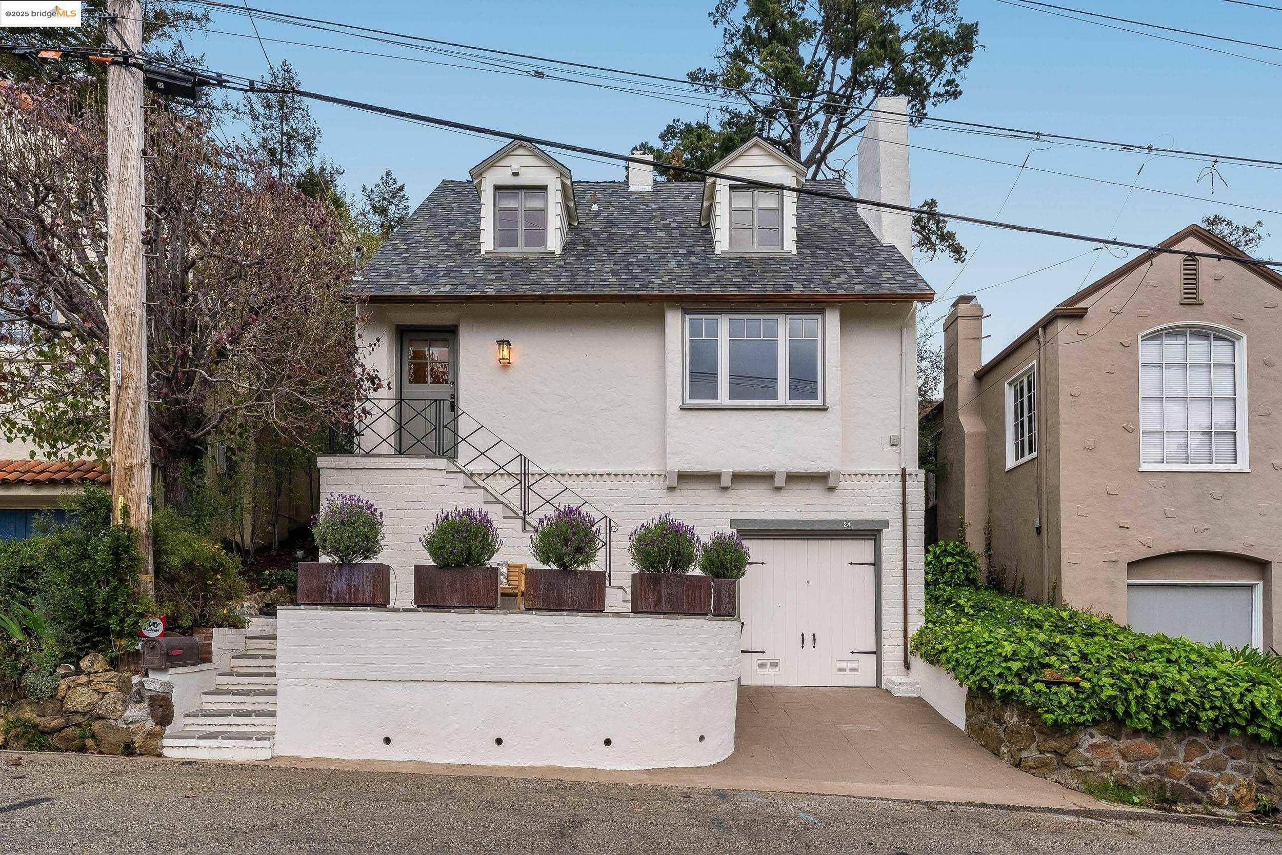 Property Photo: 24 Buckeye Ave CA 94618
