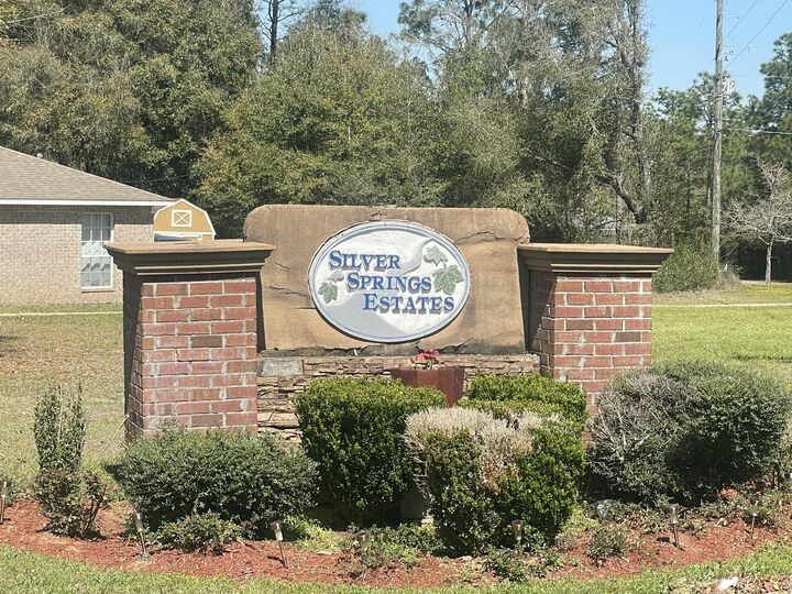 Property Photo: 2604 Butterfly Alley FL 32536