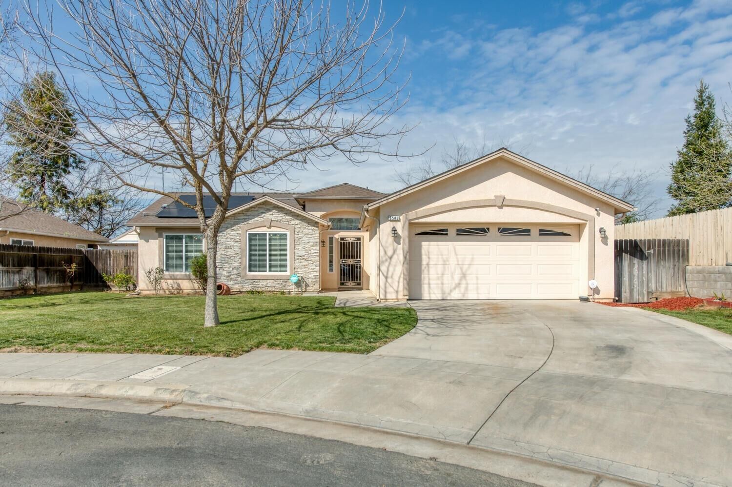 Property Photo:  5586 W Carmen Avenue  CA 93722 