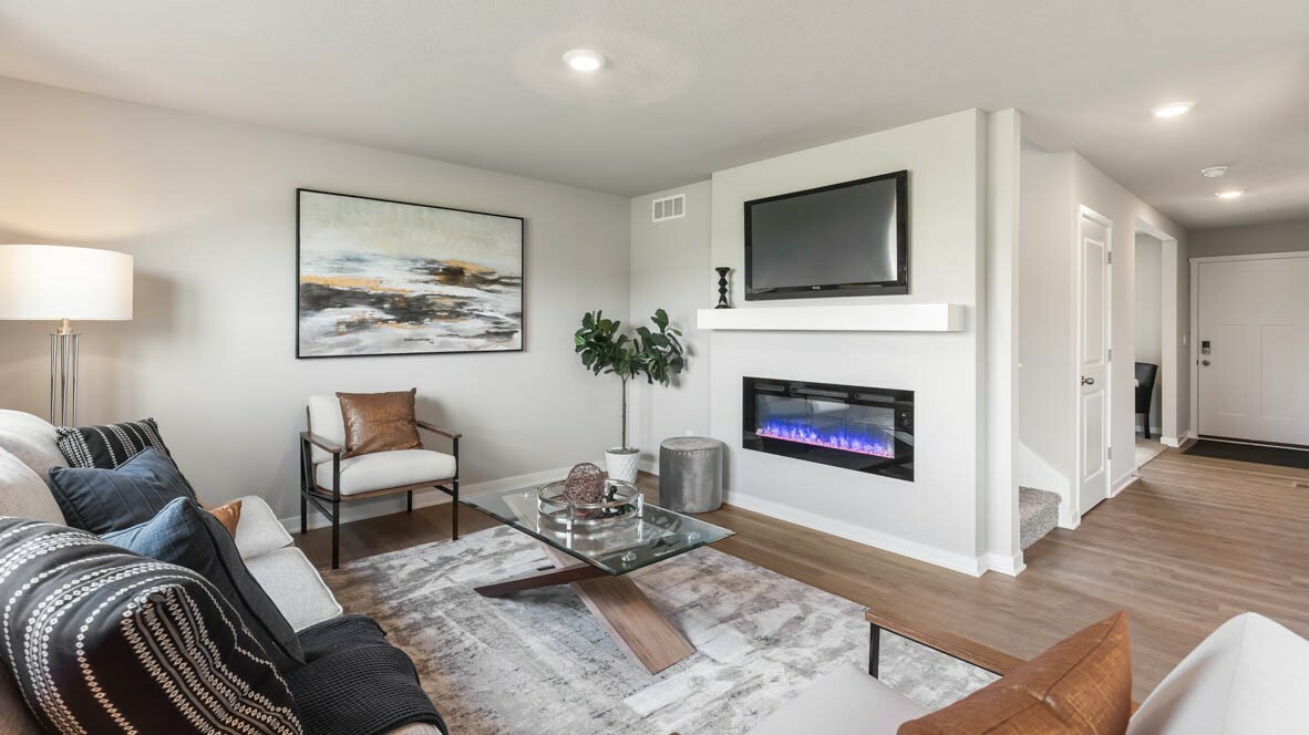 Property Photo: 2204 N Summercrest Street IA 50125