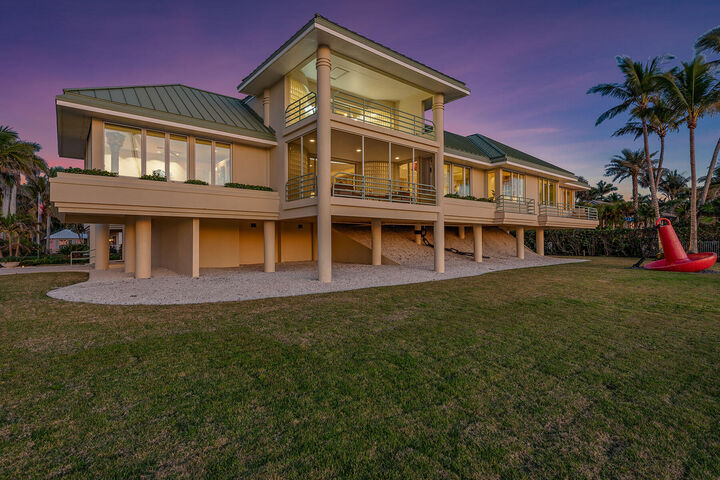 Property Photo: 30 3rd Avenue FL 34102