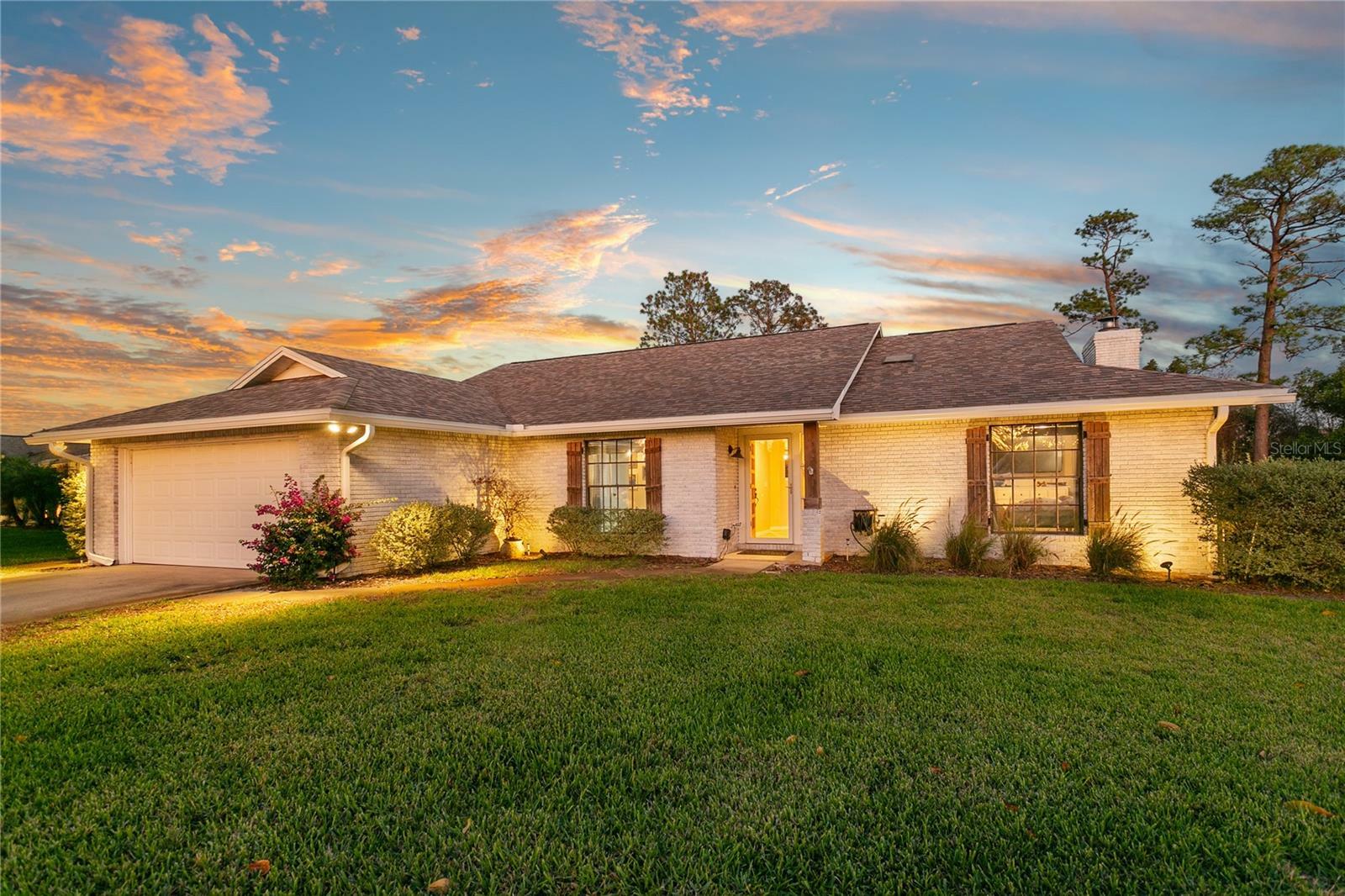 Property Photo: 425 N Pine Meadow Drive FL 32713