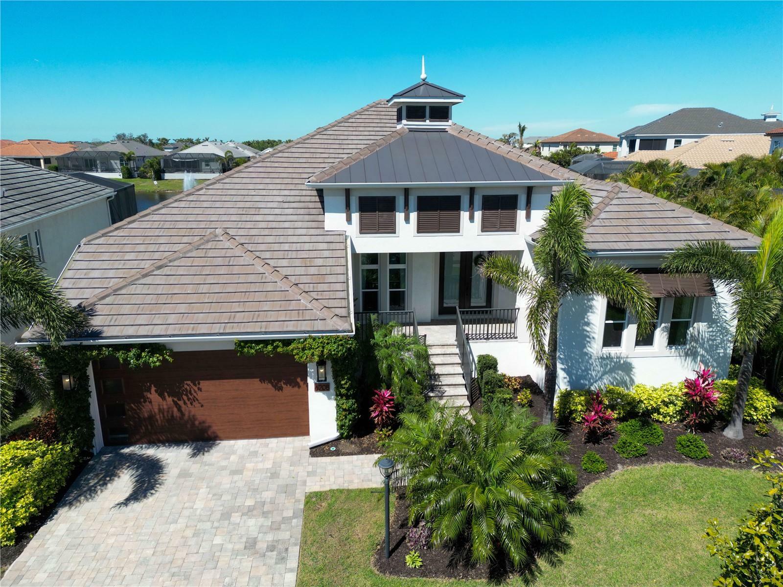 Property Photo: 6208 Signature Pointe Lane FL 34210