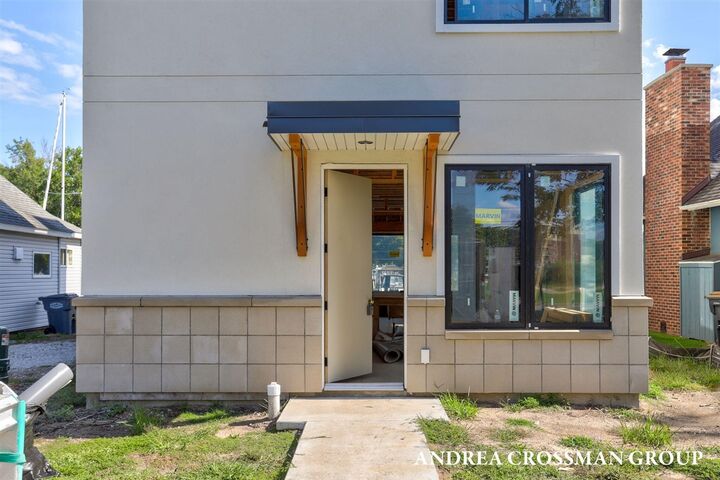Property Photo: 1 N Bailey Avenue #5 MI 49090