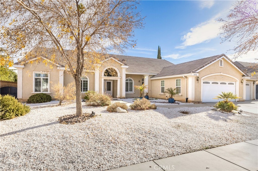 Property Photo: 39766 Golfers Drive CA 93551