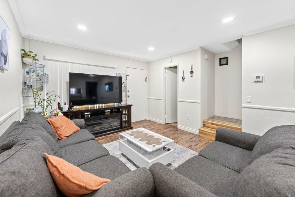 Property Photo:  1305 Oakdale Avenue  CA 92021 