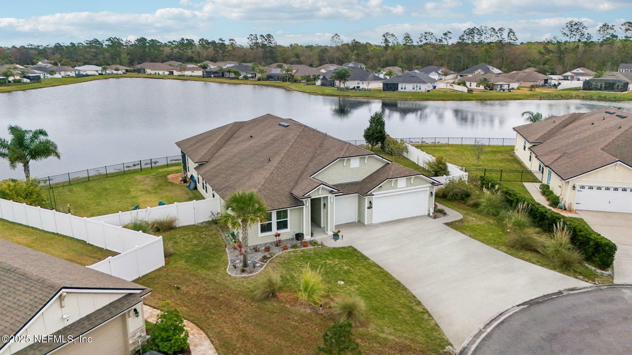 Property Photo: 443 Sweet Mango Trail FL 32086