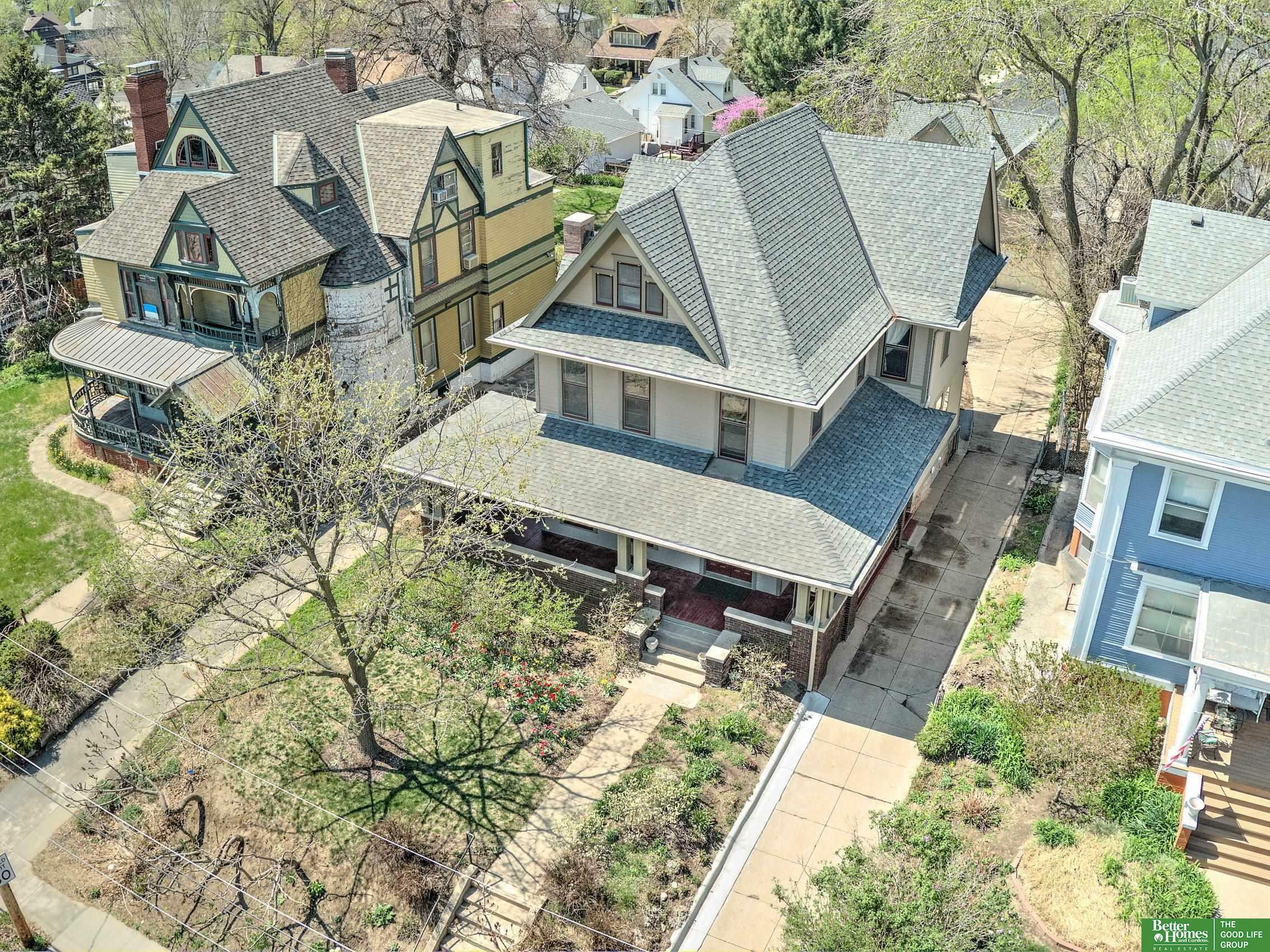 Property Photo: 1522 S 32nd Avenue NE 68105