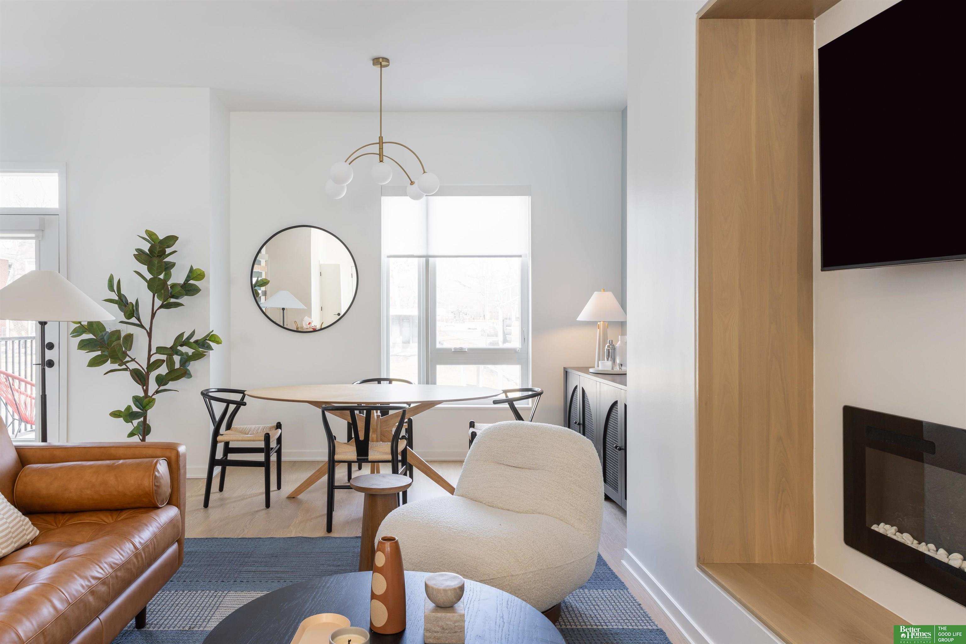 Property Photo: 5303 Elmwood Plaza NE 68106