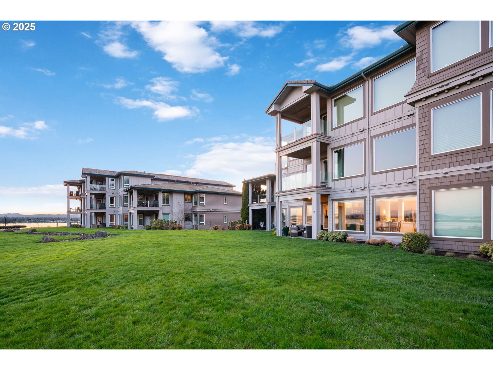 Property Photo:  5421 SE Scenic Ln 101  WA 98661 