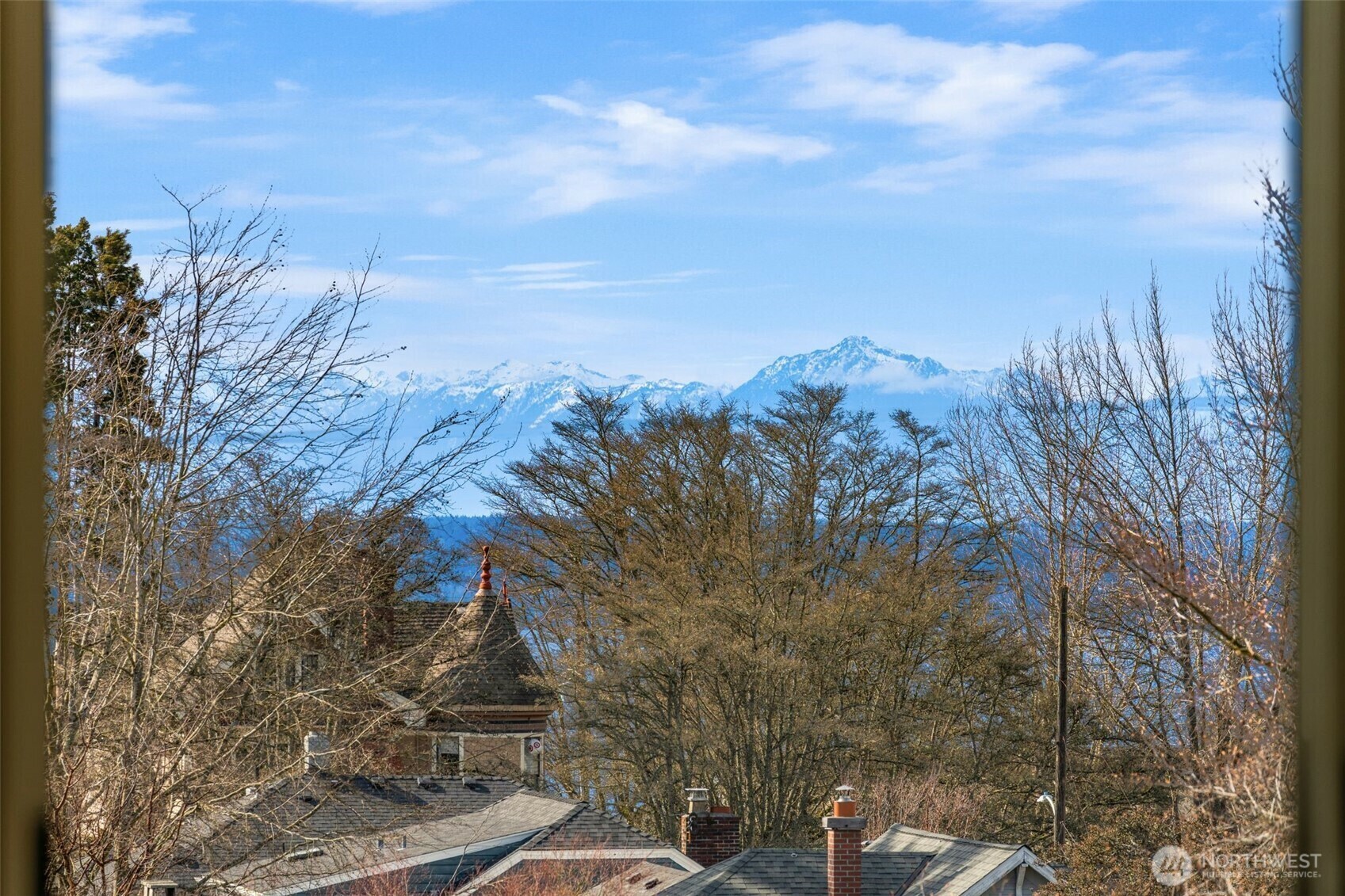 Property Photo: 1613 California Avenue SW 402 WA 98116