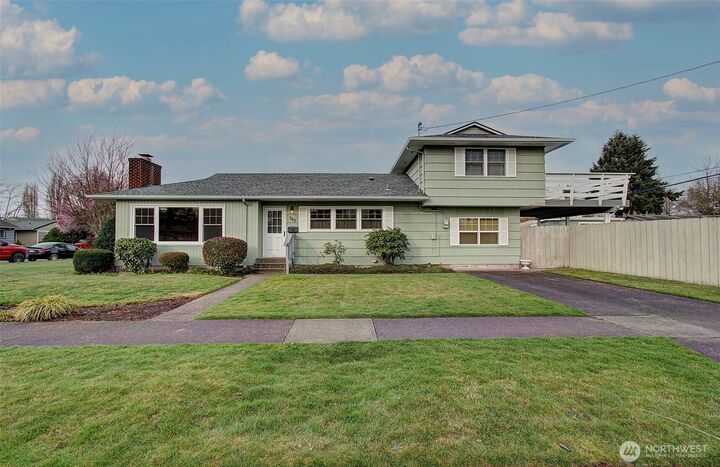 Property Photo: 703 28th Avenue WA 98632