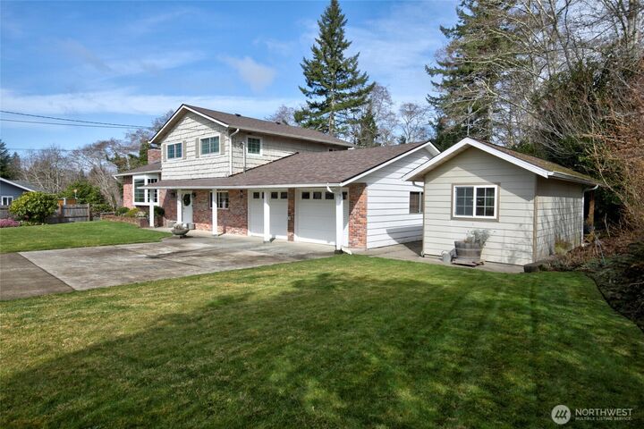 Property Photo:  820  Garden Road  WA 98520 