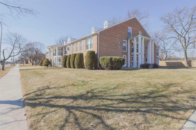 Property Photo: 2230 W 14 Mile Road 26 MI 48073