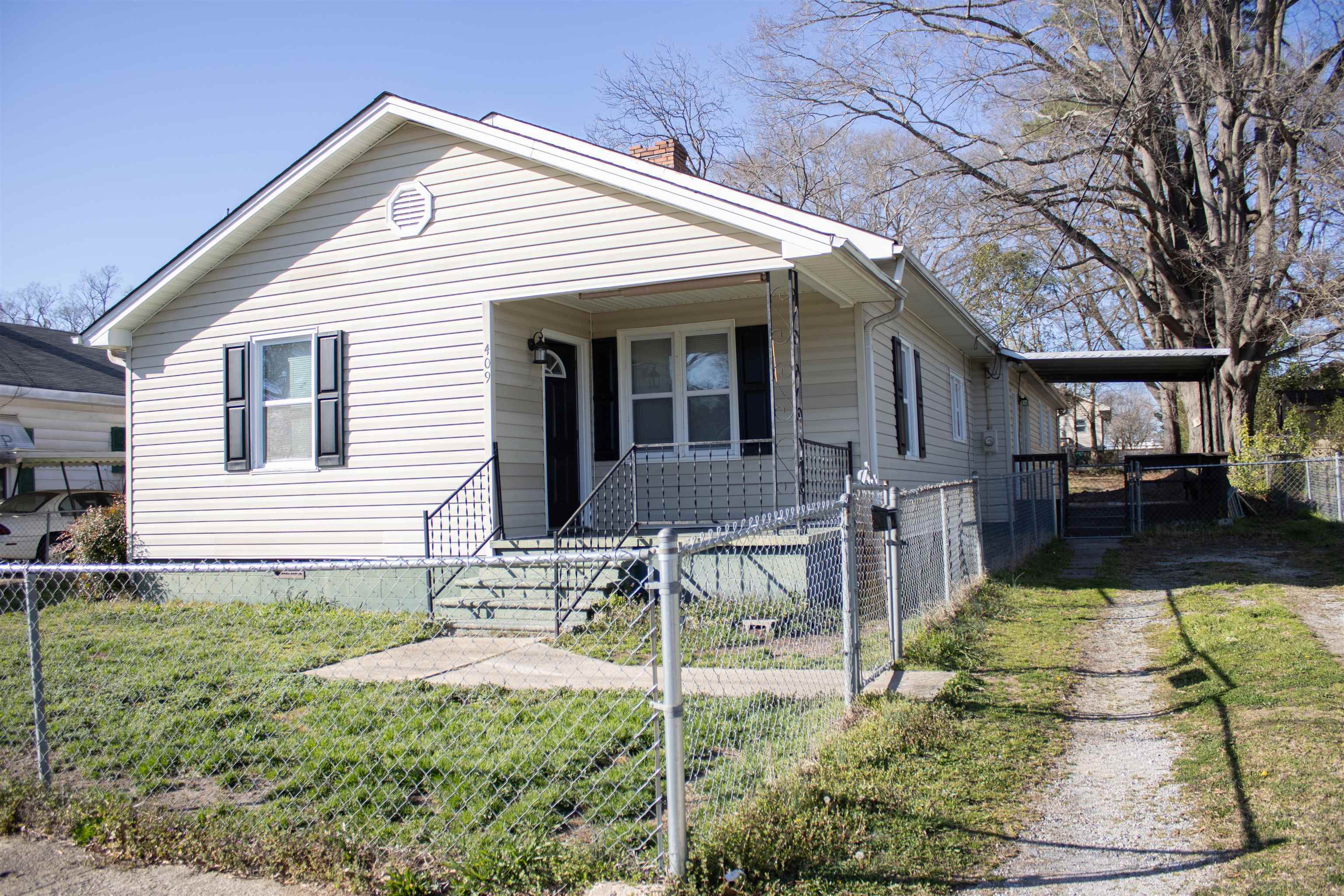 Property Photo:  409 Elm St  SC 29340 