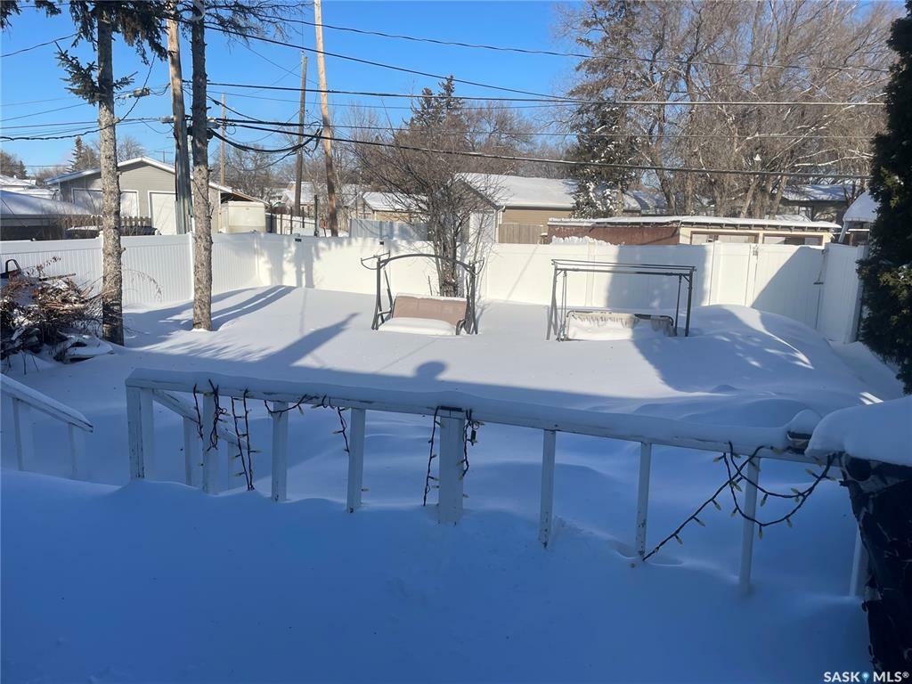 Property Photo: 3020 Avonhurst Drive SK S4R 3J5