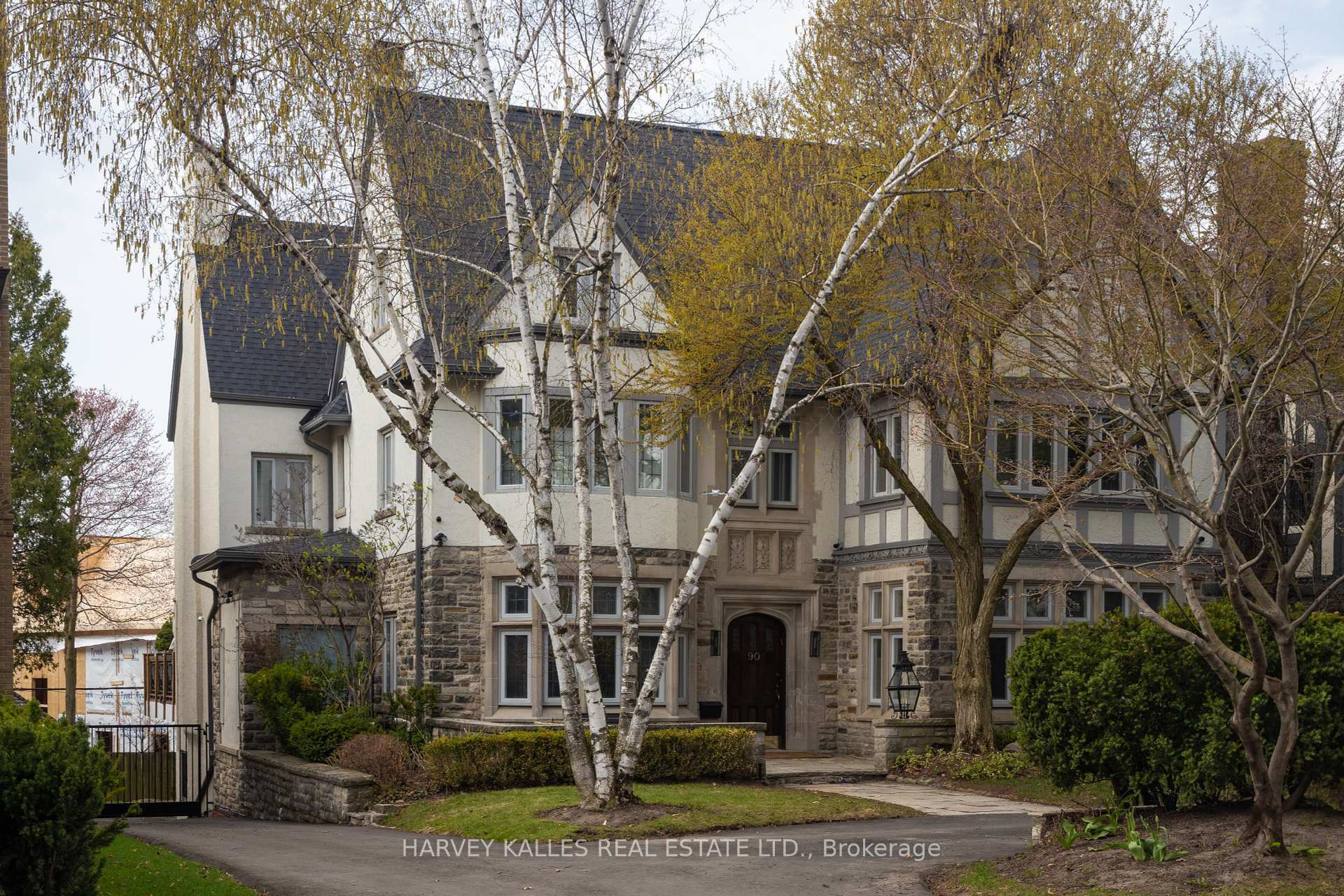 Photo de la propriété:  90 Old Forest Hill Road  ON M5P 2R5 