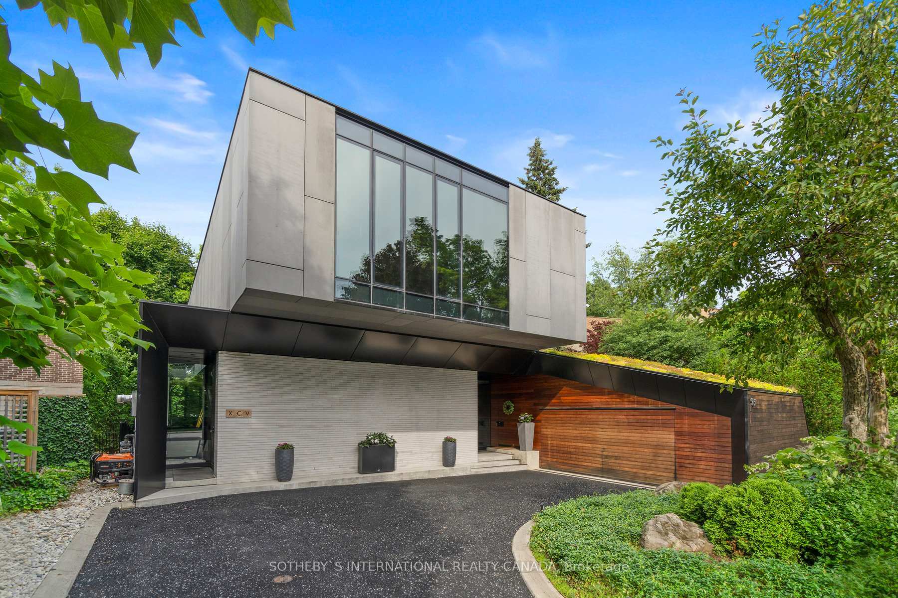 Property Photo: 95 Riverview Drive ON M4N 3C6