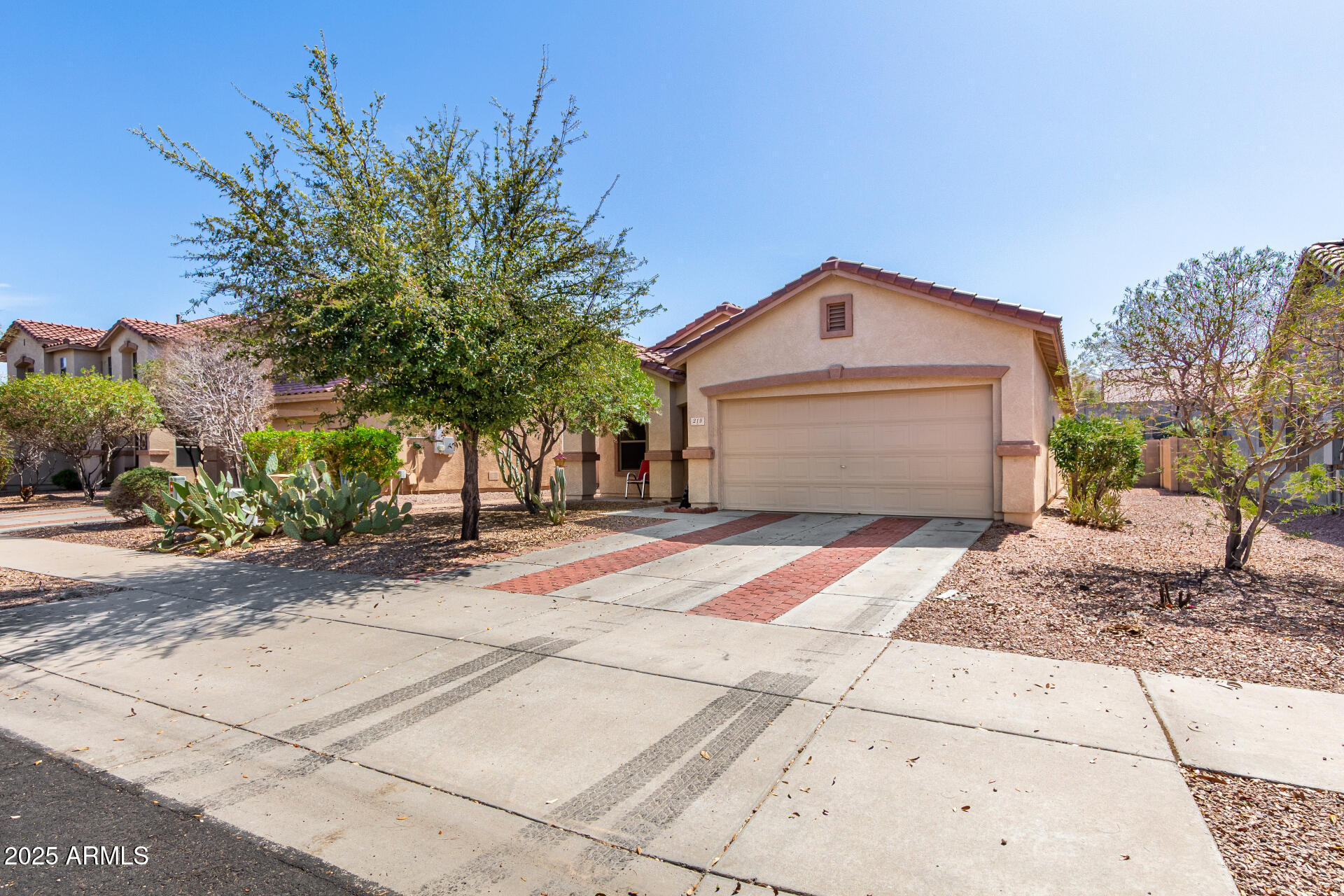 Property Photo:  219 E Valley View Drive  AZ 85042 