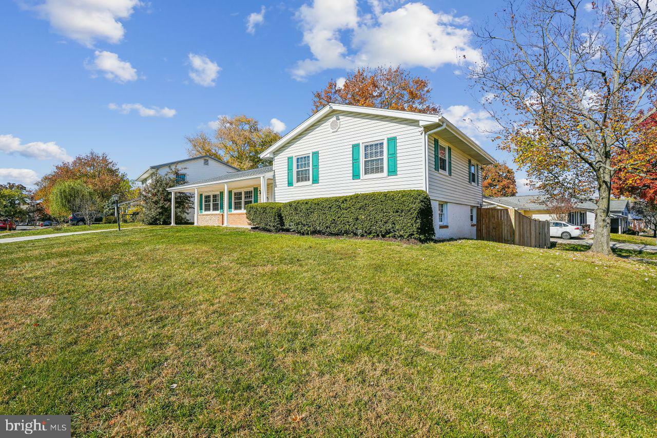 Property Photo:  1105 E Holly Avenue  VA 20164 