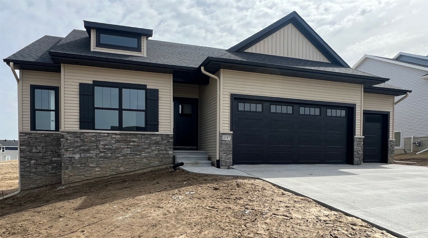Property Photo: 1317 E Gable Way IA 52317
