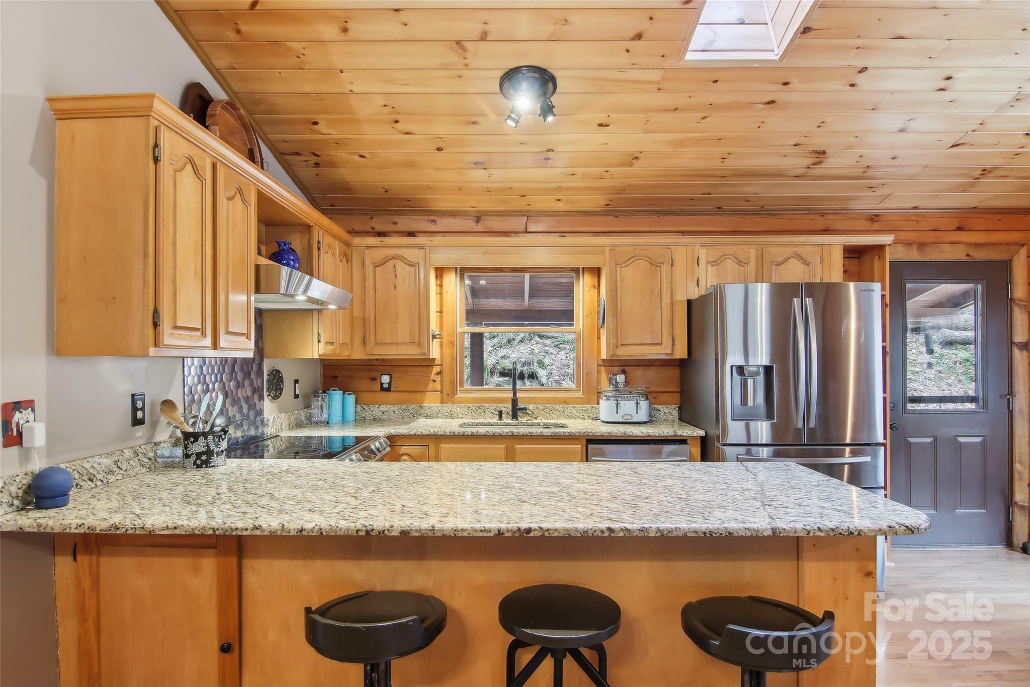 Property Photo: 680 Creekside Drive NC 28751