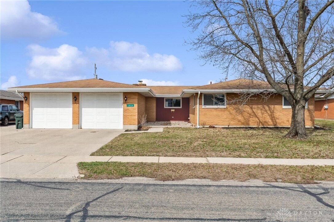 Property Photo:  1029 Cottage Court Drive  OH 45324 