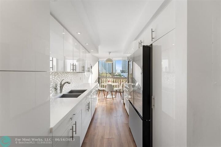 1000 E Island Blvd 807  Aventura FL 33160 photo