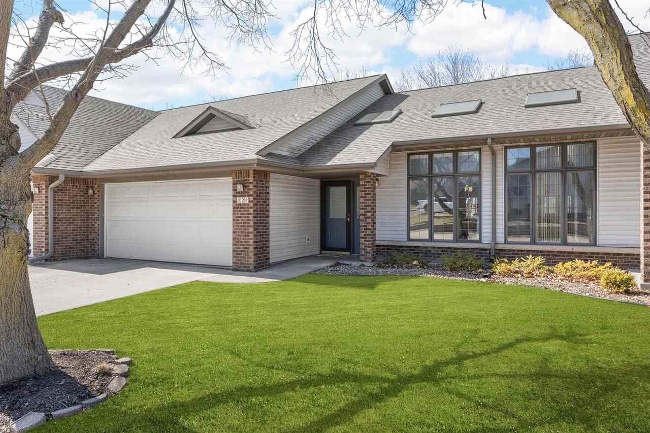 Property Photo: 828 West Side Dr IA 52246