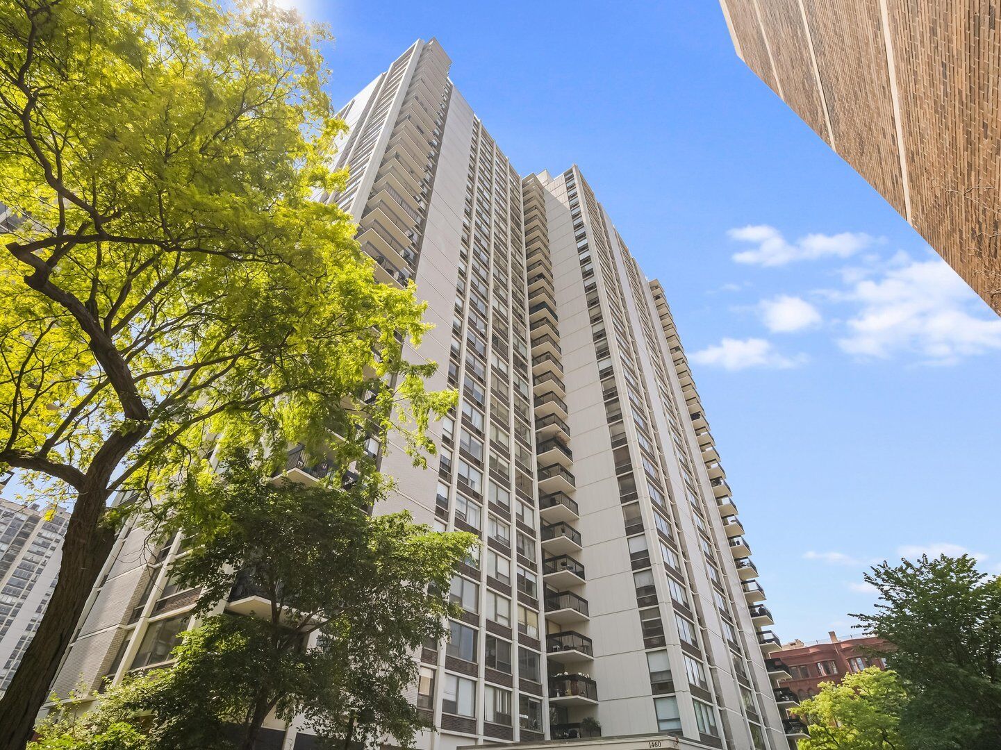 Property Photo: 1460 N Sandburg Terrace 2109A IL 60610