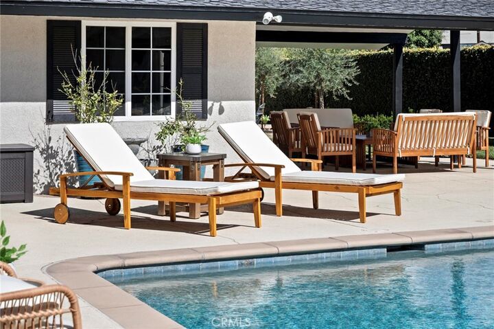 Property Photo: 5748 Hillview Park Avenue CA 91401
