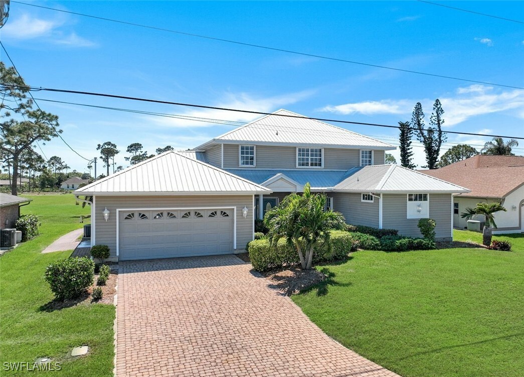 Property Photo: 864 SW 18th Terrace FL 33991