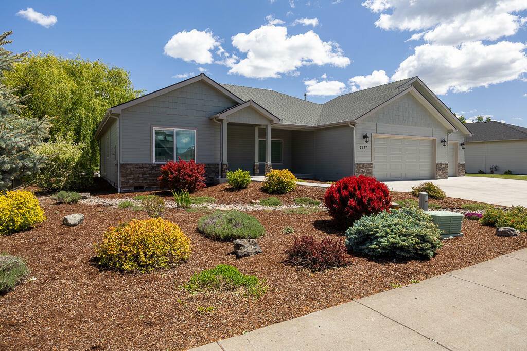 Property Photo: 2937 Front Street OR 97601