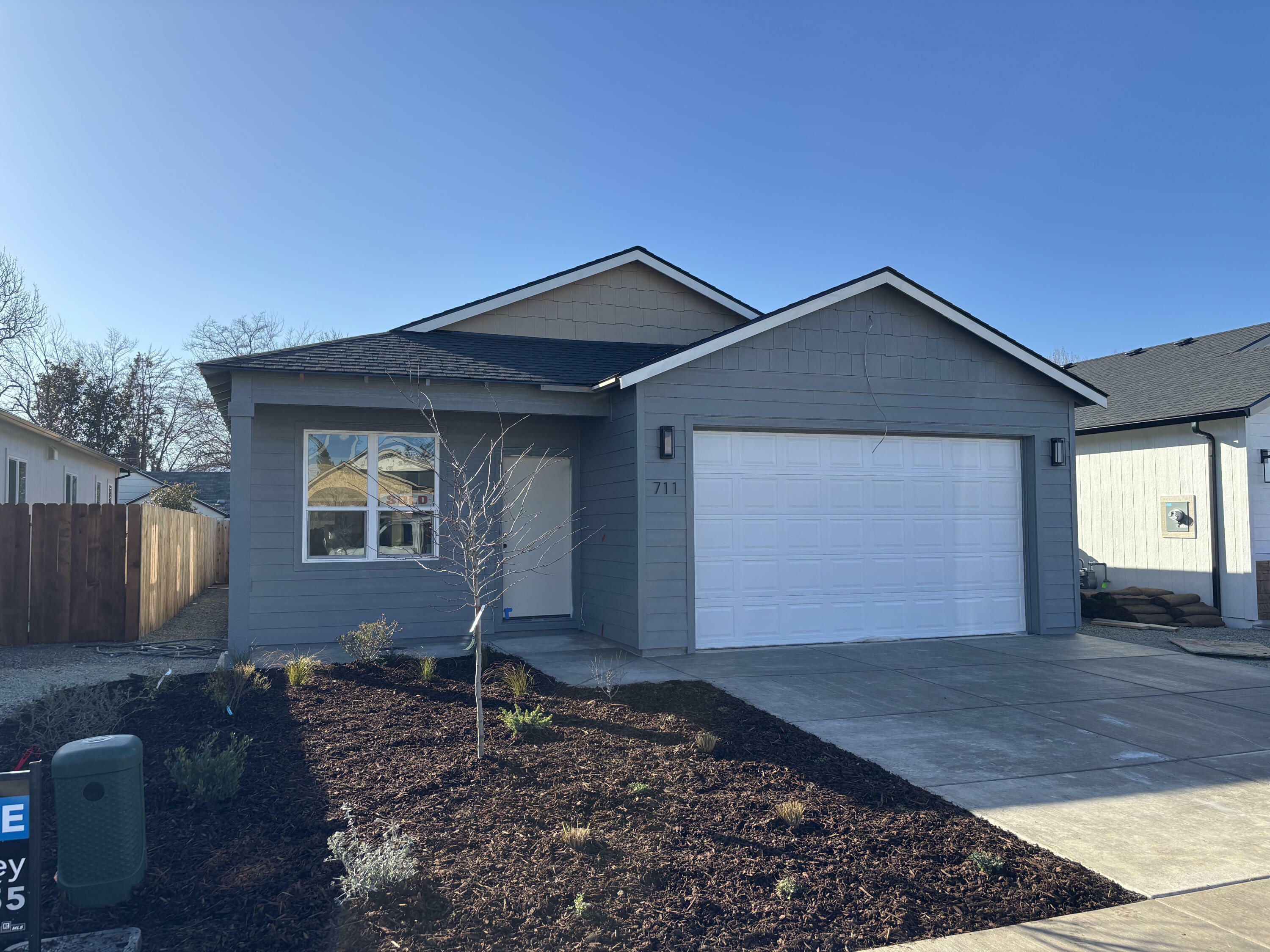 Property Photo: 746 Dahl Place 14 OR 97501