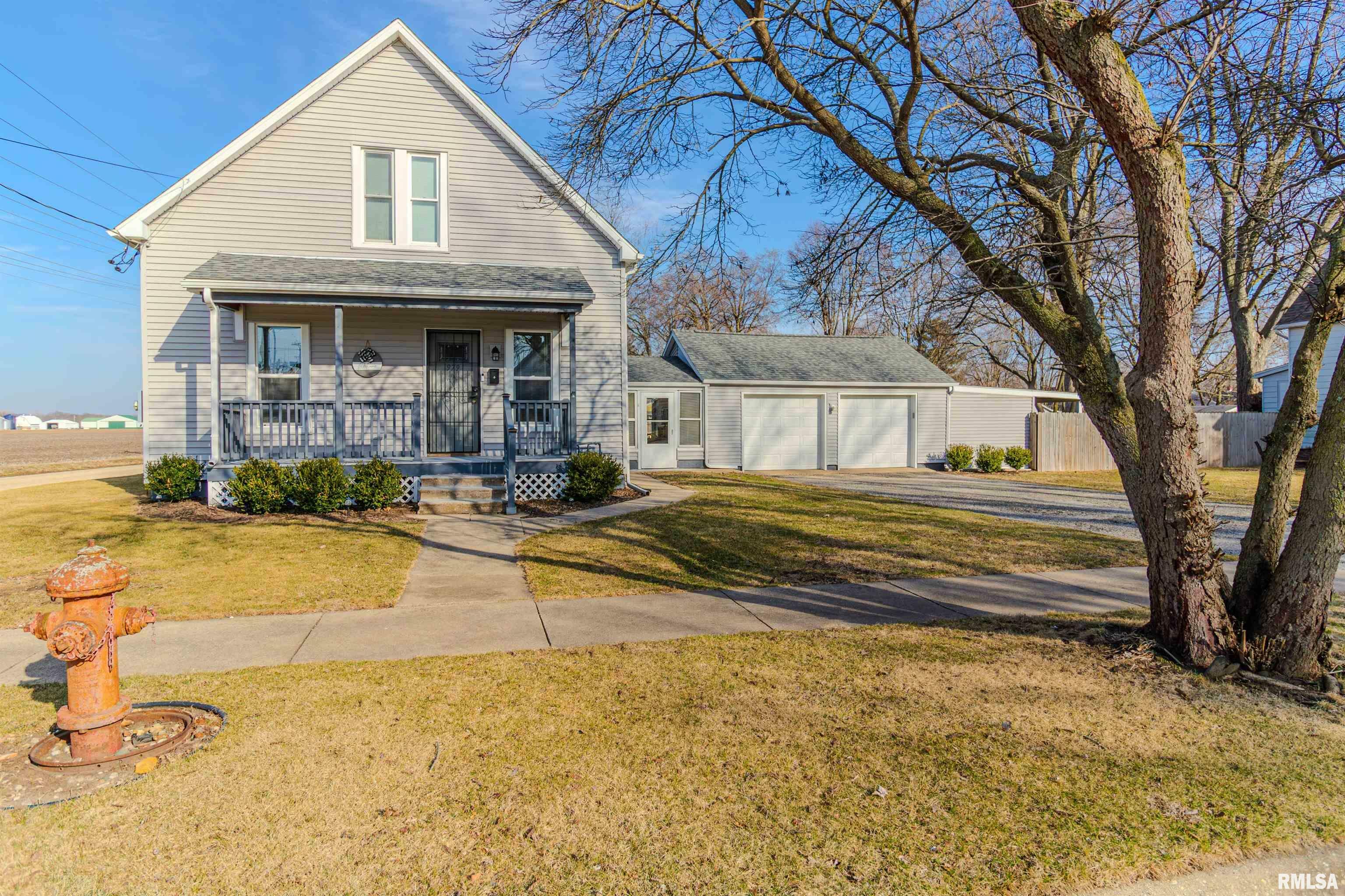 Property Photo:  979 N 5th Avenue  IL 61520 