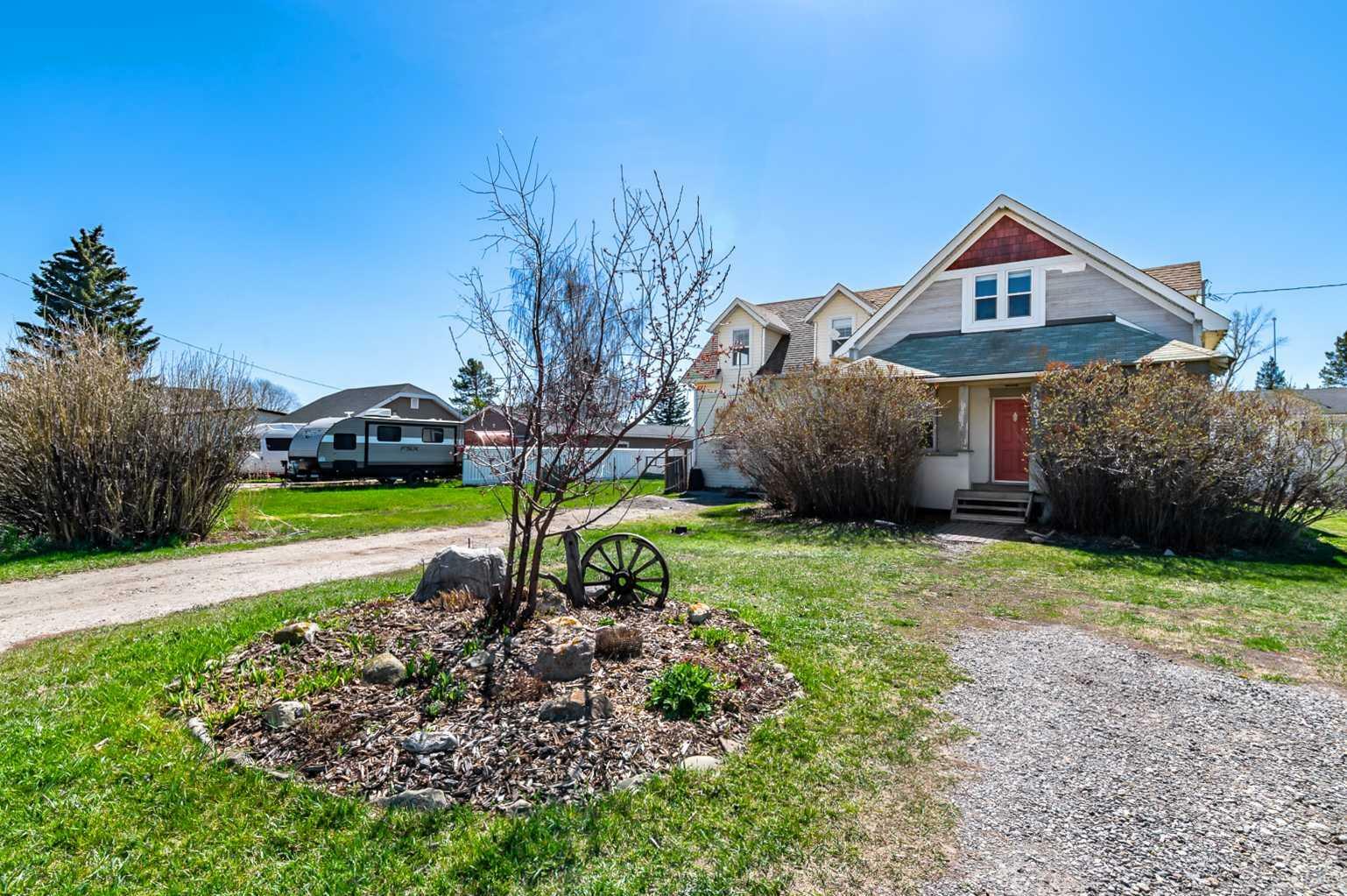 Property Photo: 103 Niblock Street AB T0L 0P0