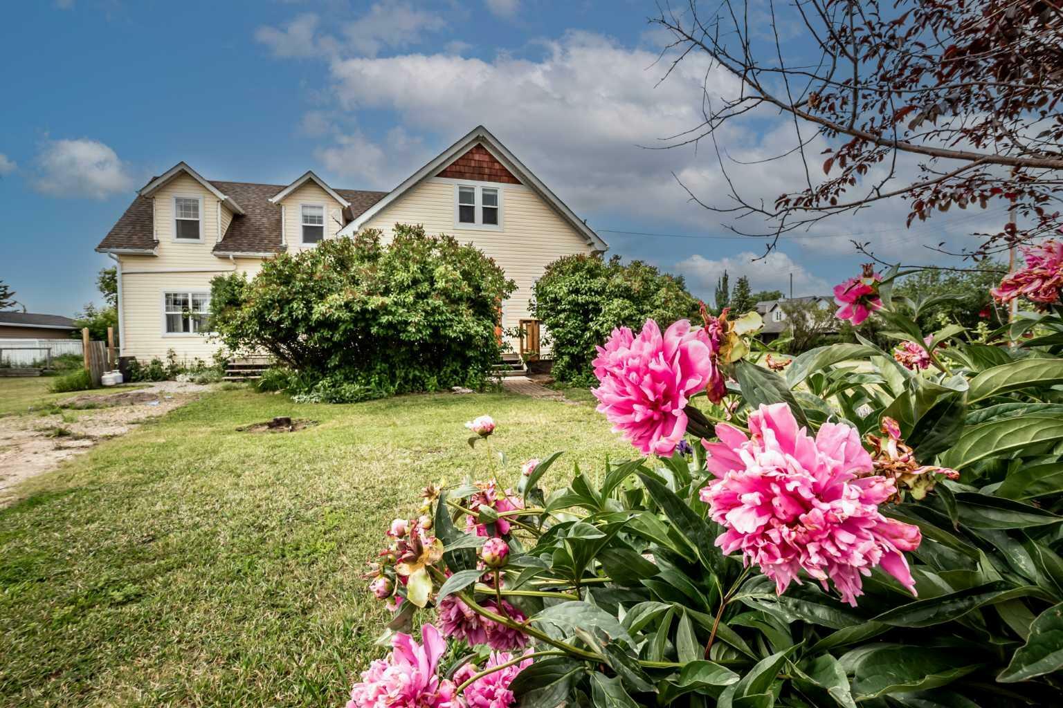 Property Photo: 103 Niblock Street AB T0L 0P0