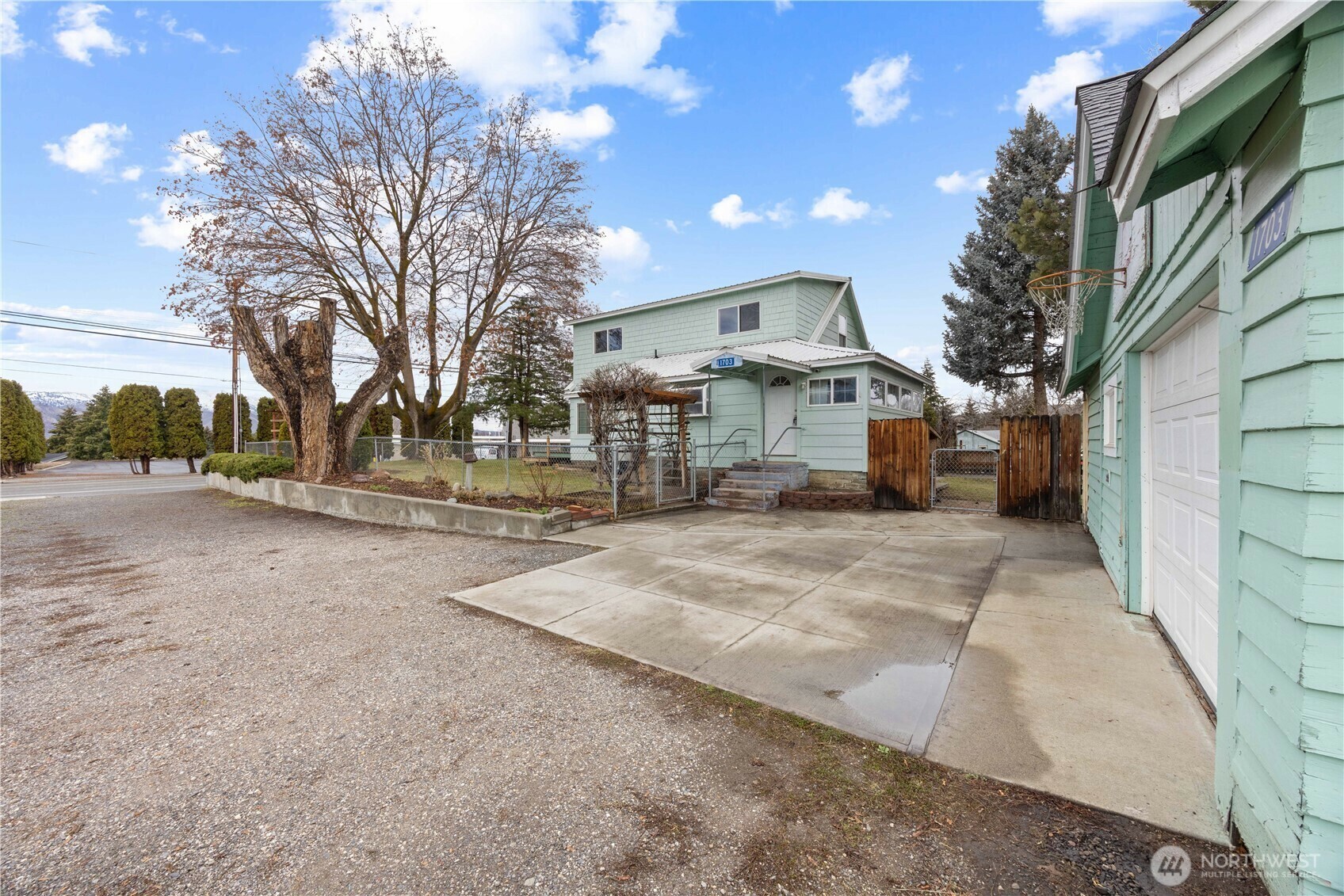 Property Photo: 1703 3rd Street SE WA 98802