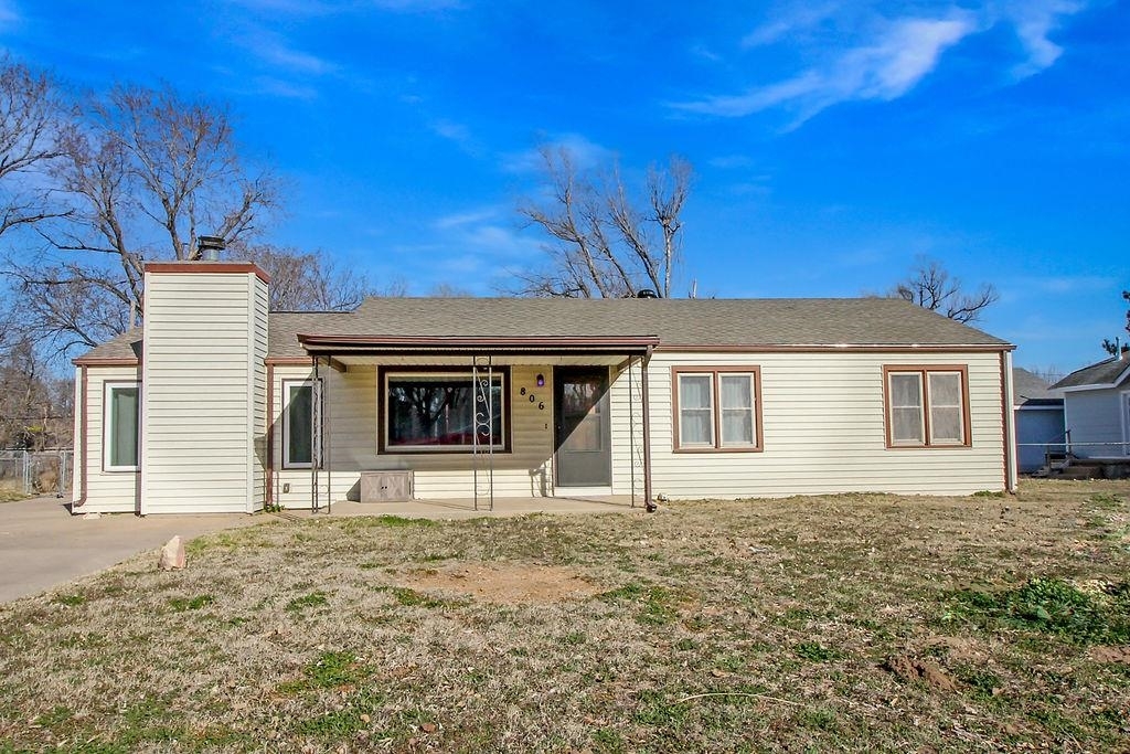 Property Photo:  806 N Clara St  KS 67212 