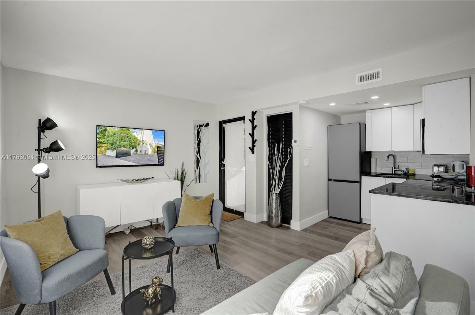 Property Photo: 619 Euclid Ave 1B FL 33139