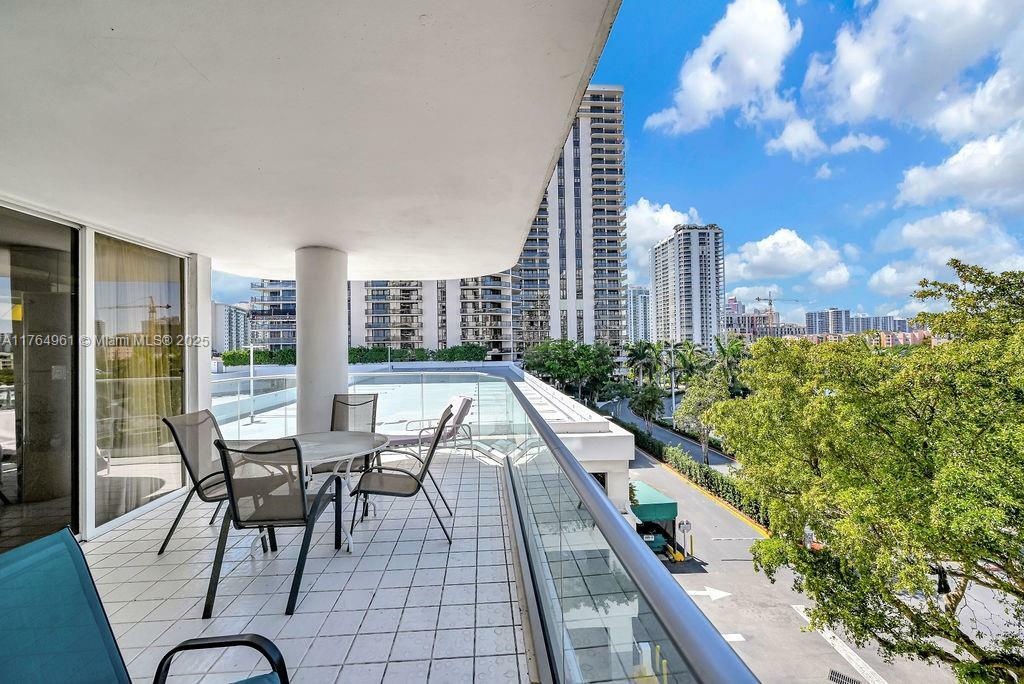 Property Photo: 19707 Turnberry Way 5D FL 33180
