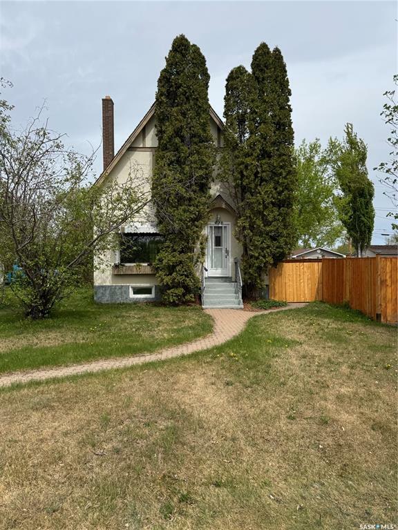 Property Photo: 436 12th Street E SK S6V 1C4