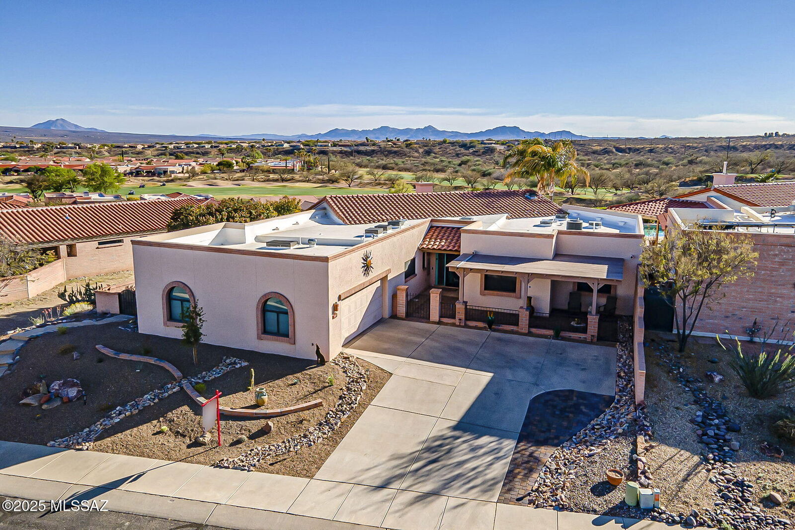 Property Photo:  2039 W Via Nuevo Leon  AZ 85622 