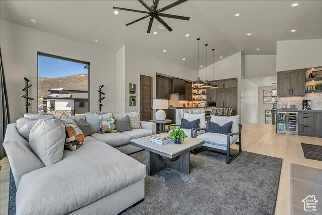 Property Photo: 11503 N Soaring Hawk Ln UT 84036