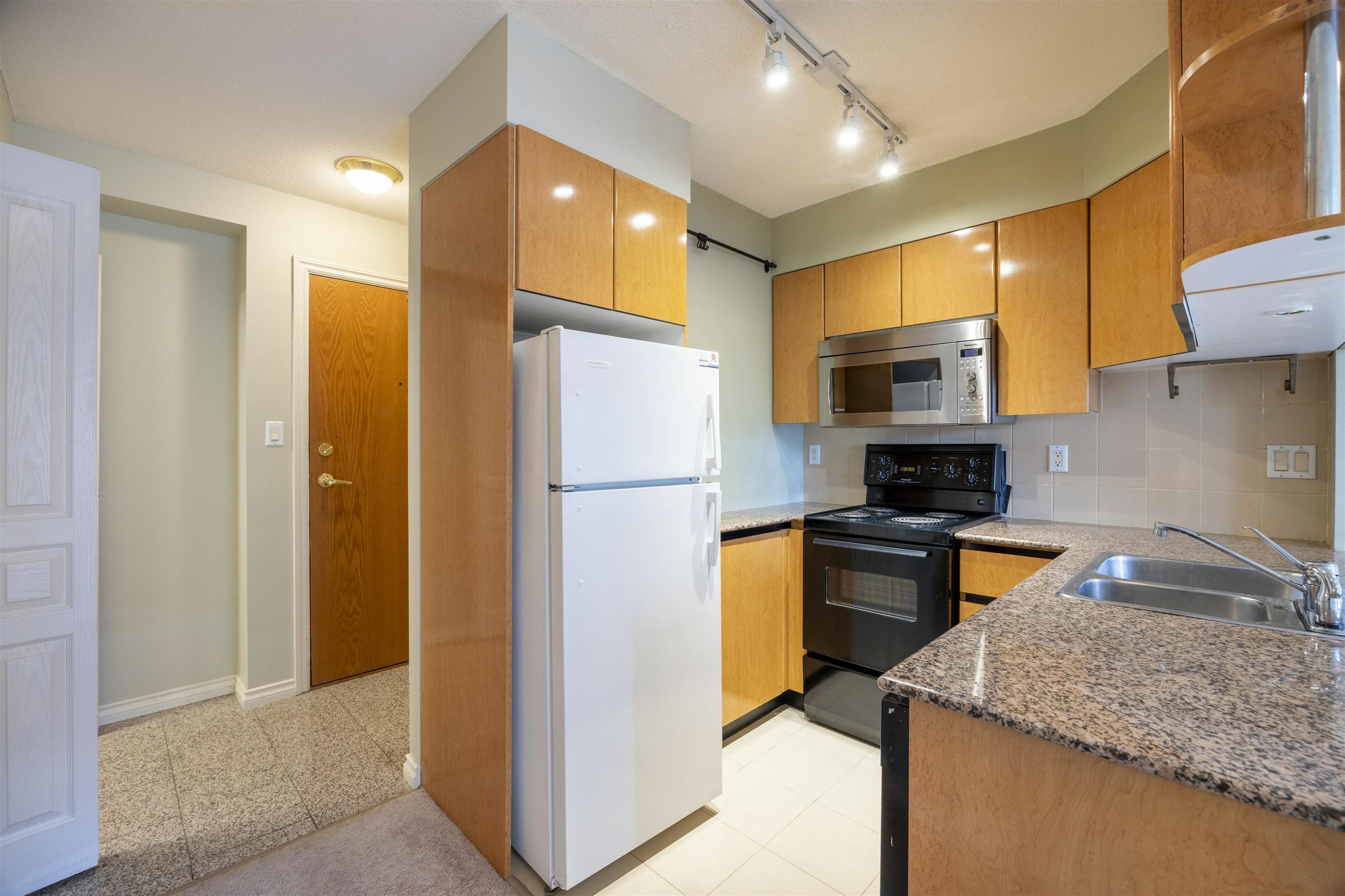 Property Photo: 1189 Howe Street 1509 BC V6Z 2X4