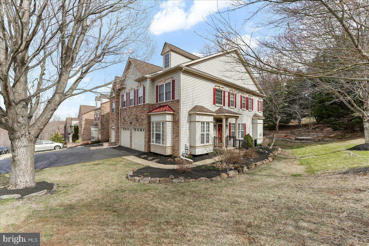 Property Photo: 3152 Woodsedge Drive PA 19060