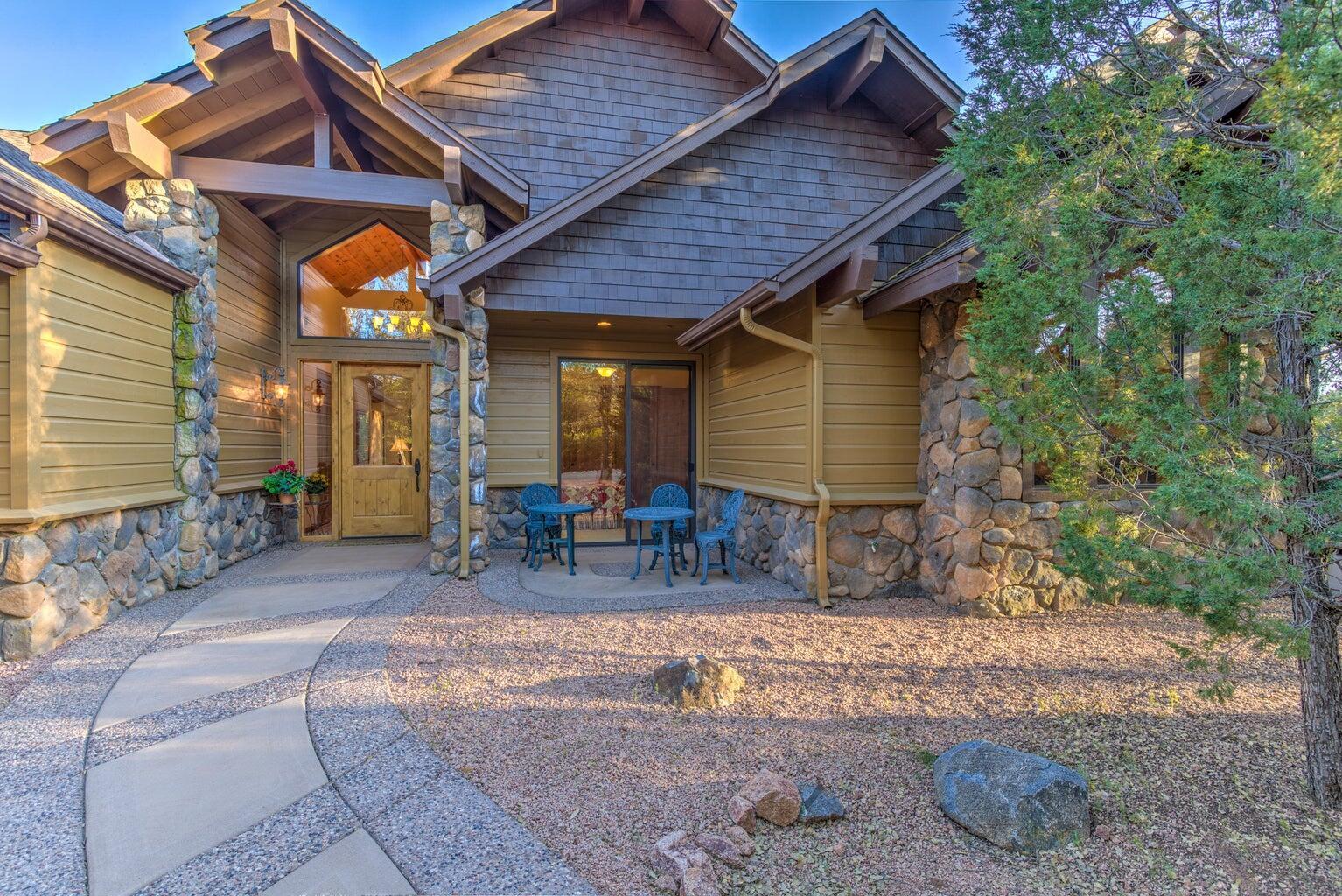 Property Photo:  1005 W Rock Spring Circle  AZ 85541 