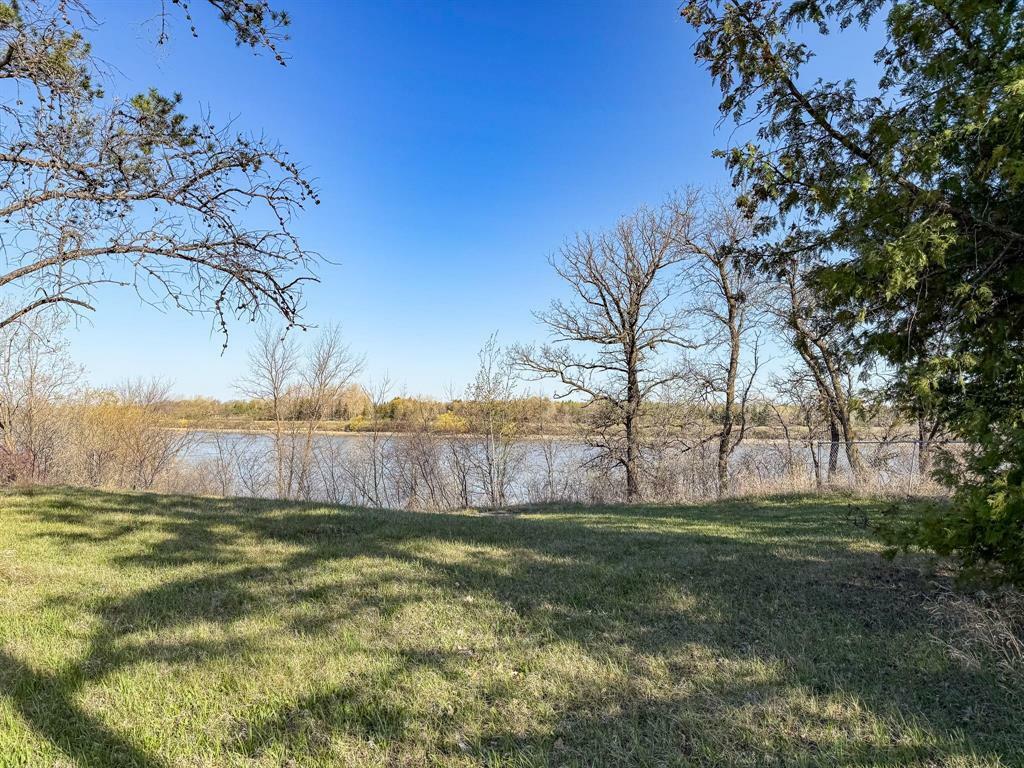 Property Photo:  4704 Henderson Highway  MB R0C 0B7 